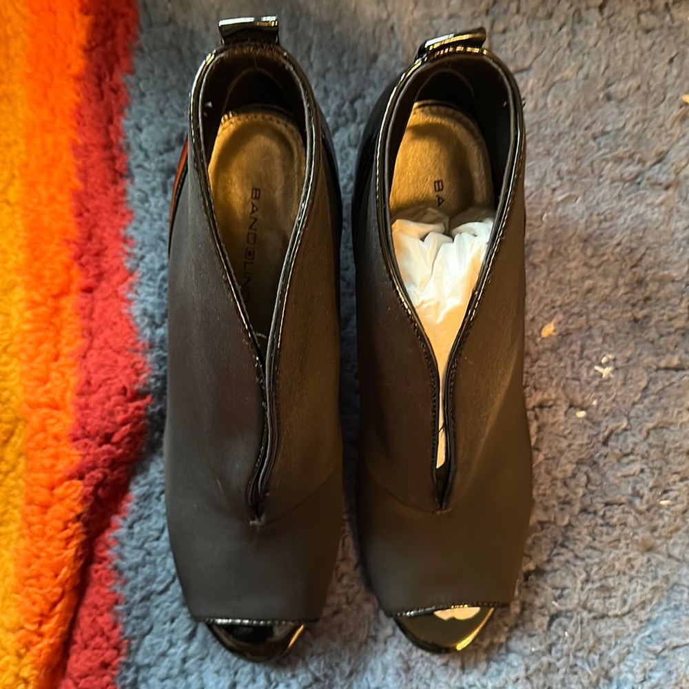 Bandolino Tegan Wedge Booties